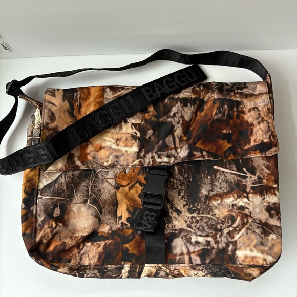 NWOT BAGGU Nylon Messenger Bag - Photo Forest - Picture 3 of 13